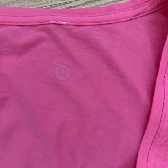 Lululemon Love Tee V--Avalon Graphic (6) - Picture 6 of 15